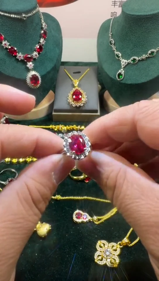 18K金镶嵌戒指红宝石1