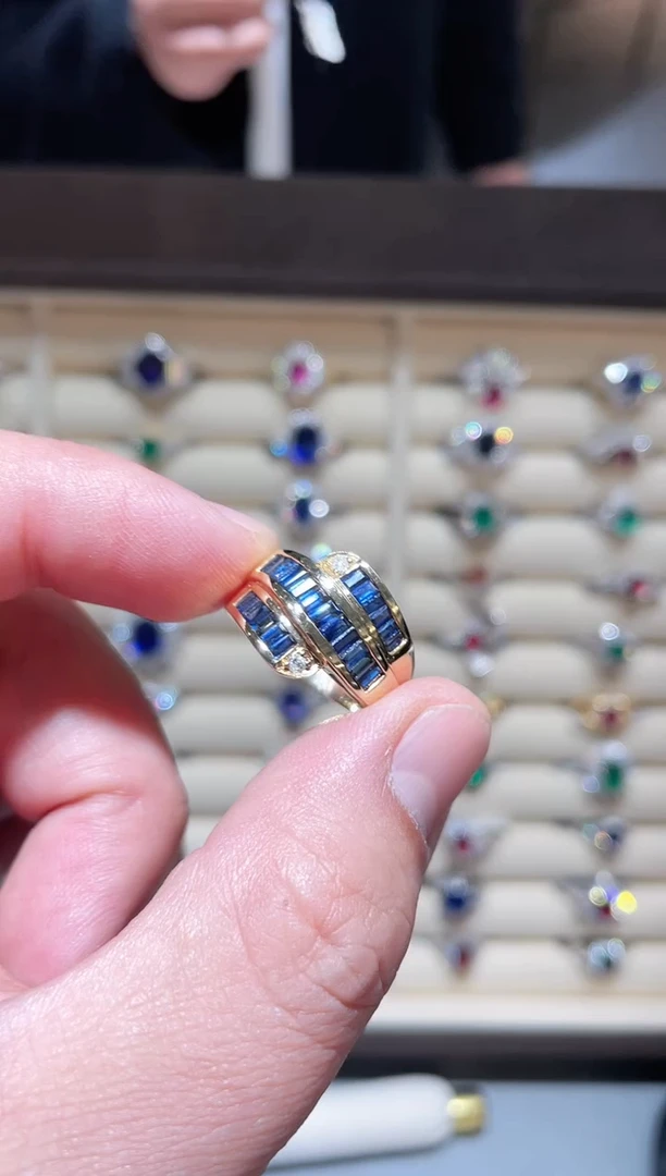 【闪购商品】蓝宝石戒指18K金镶嵌蓝宝石排戒 2ct