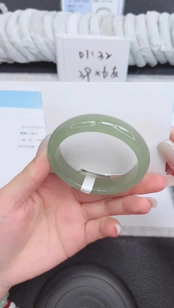 未镶嵌手镯石英质玉252-