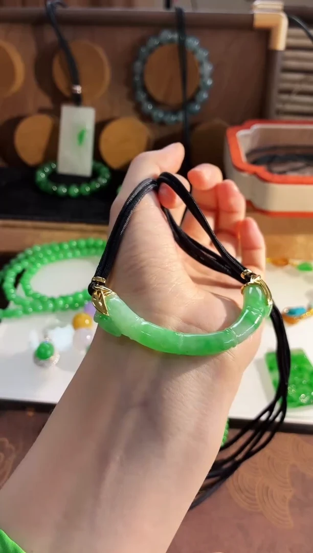 吊坠(不含链)18K金镶嵌翡翠吊坠