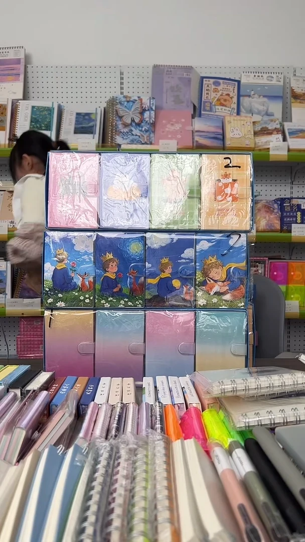 呱*-C18   A6 搭扣胶套本  8本