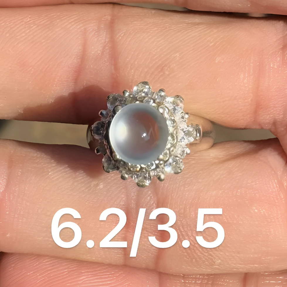 0112(小哪吒在源头)冰玻种翡翠白冰正圆戒面干净饱满荧光足M80