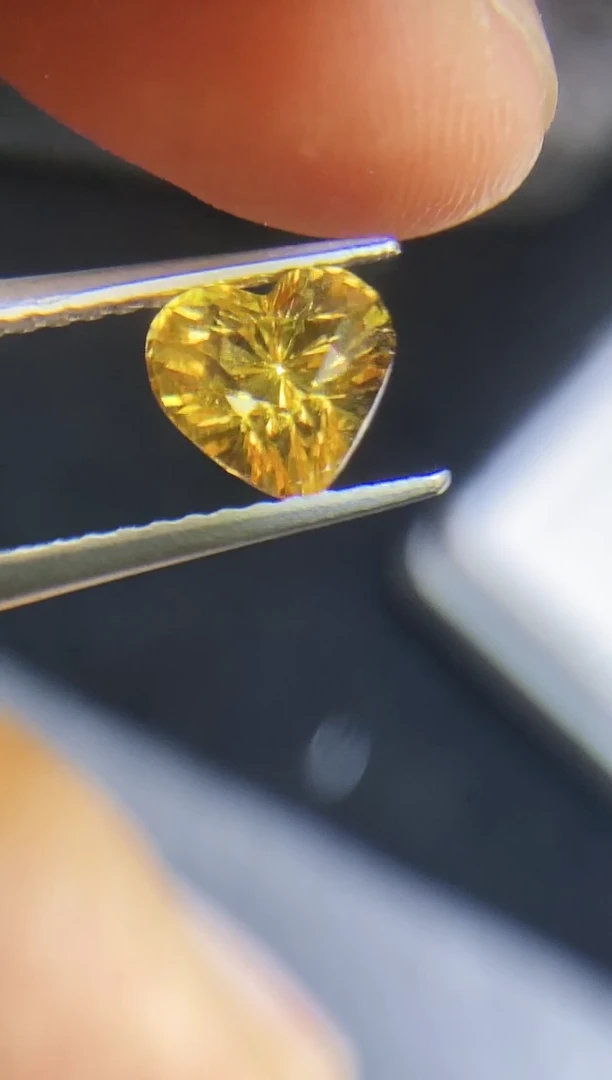 【闪购商品】定制蓝宝石定制未镶嵌黄色1.1克拉天然