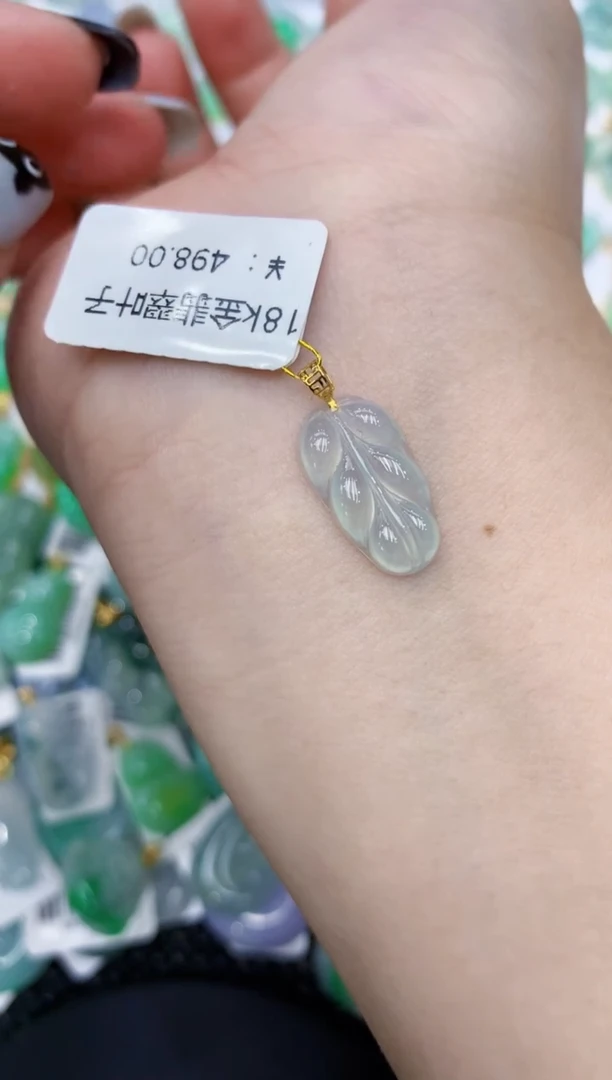 翡翠18K金镶嵌颈饰111111111111