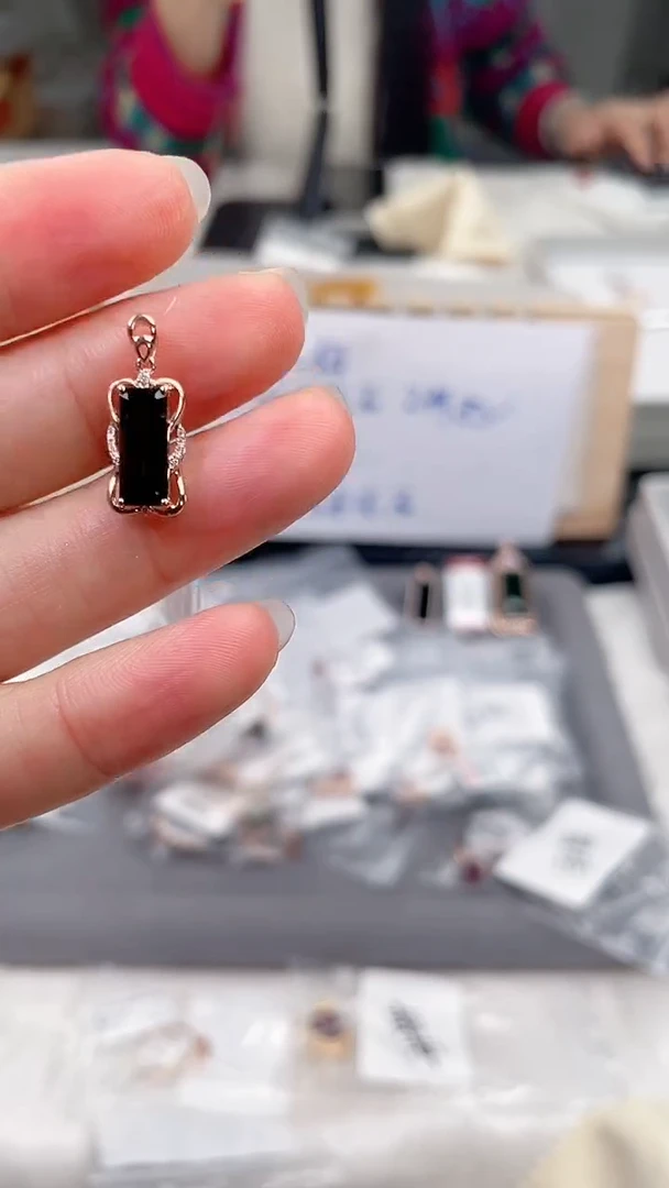 18K金镶嵌颈饰碧玺高货