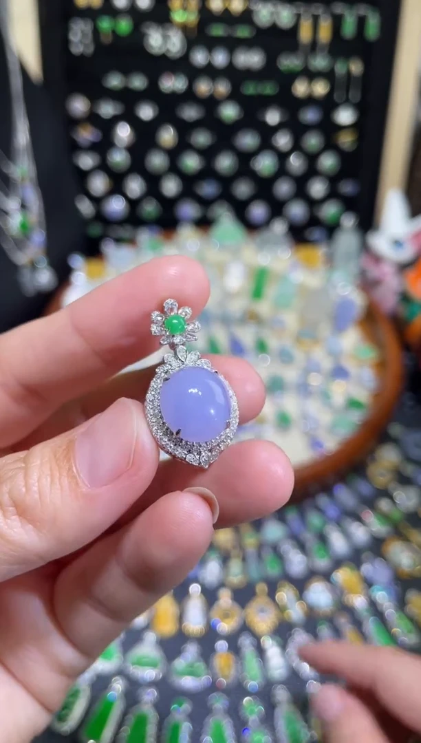 颈饰18K金镶嵌翡翠卡12粉紫蛋面吊坠