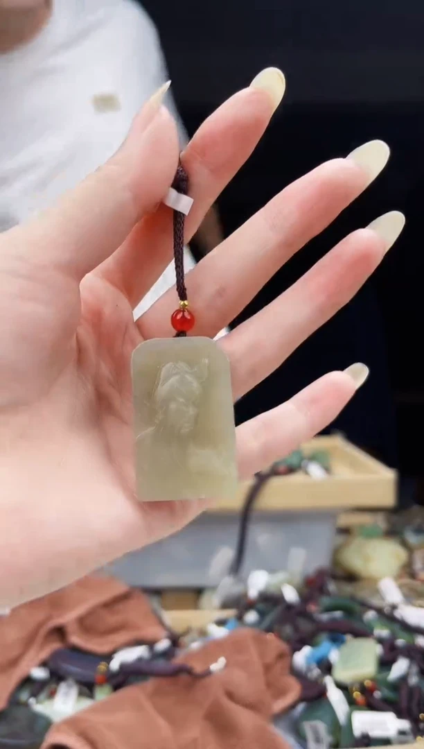 颈饰未镶嵌和田玉1