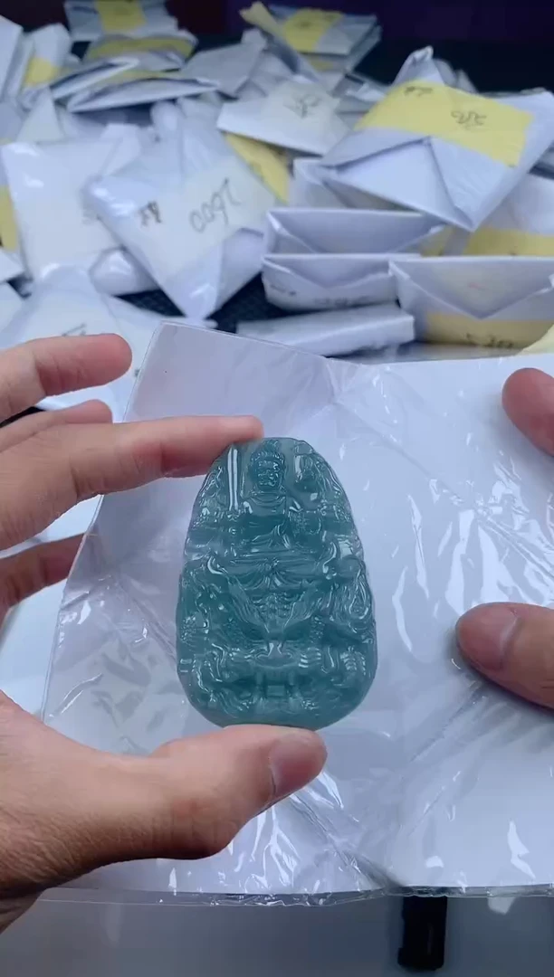 翡翠未镶嵌颈饰