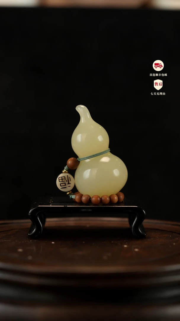 云南石竹叶青雕刻：手捻福禄手把件摆件