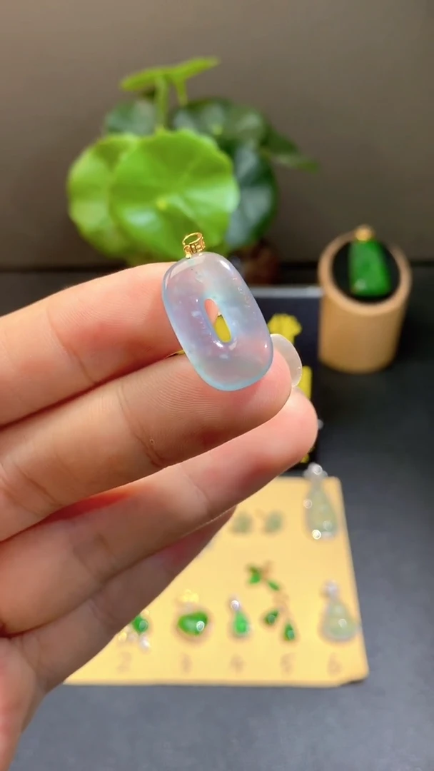 颈饰18K金镶嵌翡翠翡翠A货