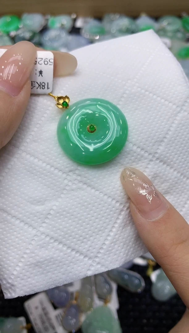 翡翠18K金镶嵌颈饰 111111111111