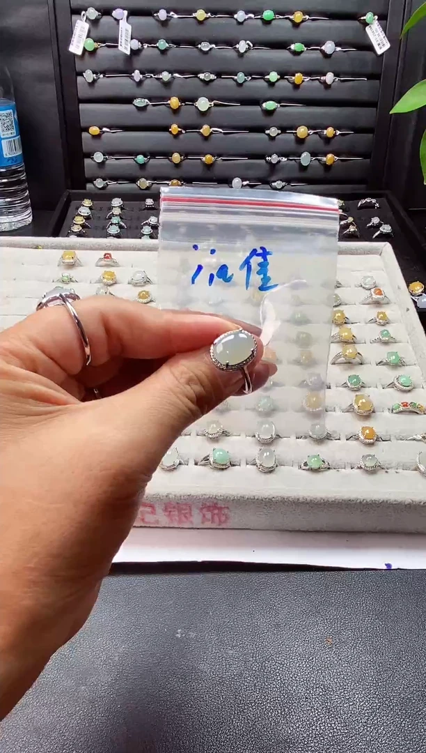 未镶嵌戒指翡翠j***?翡翠戒指#