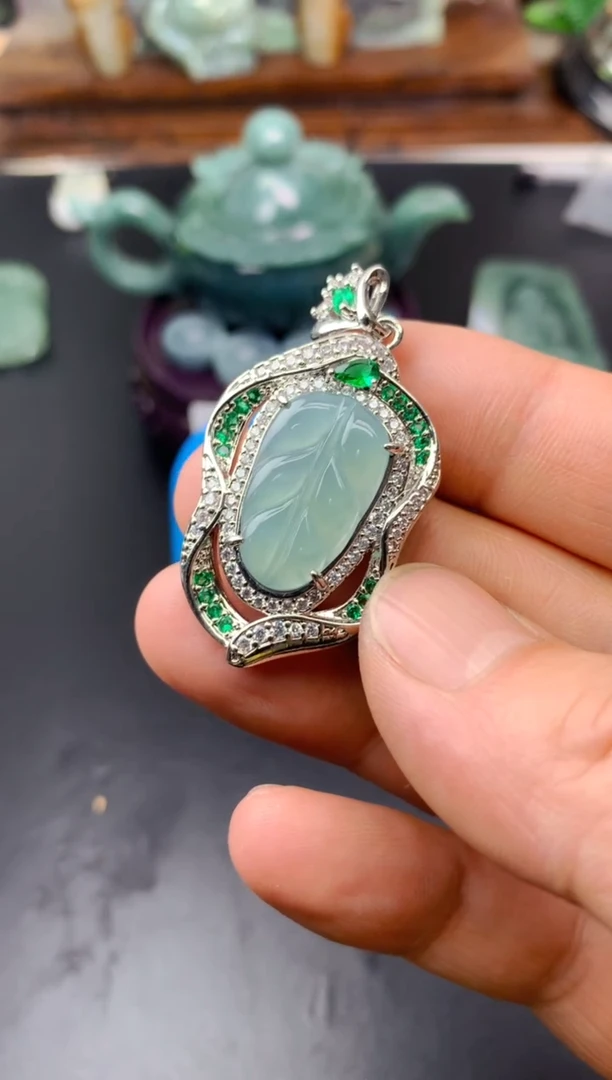 颈饰未镶嵌翡翠山***逢叶子