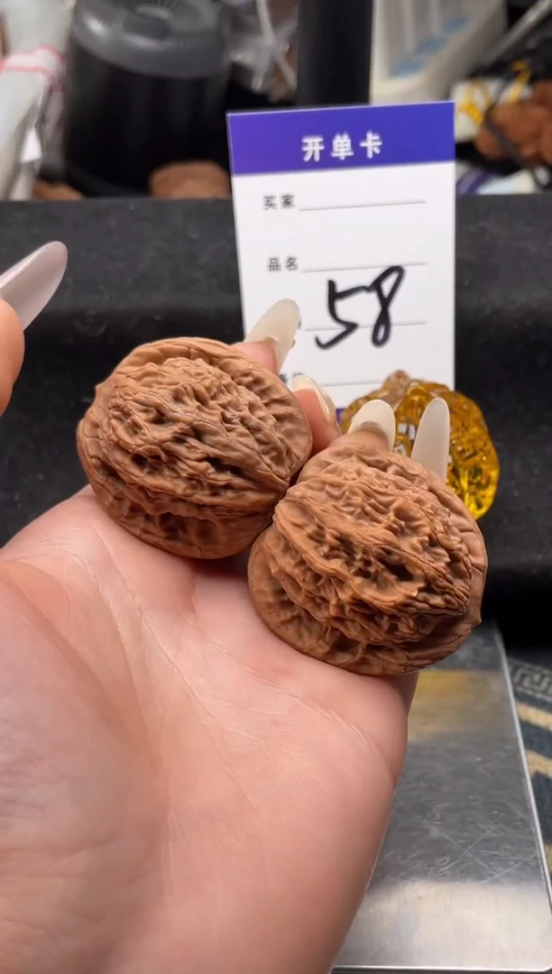 【闪购商品】文玩核桃把件058 麦穗虎头 39