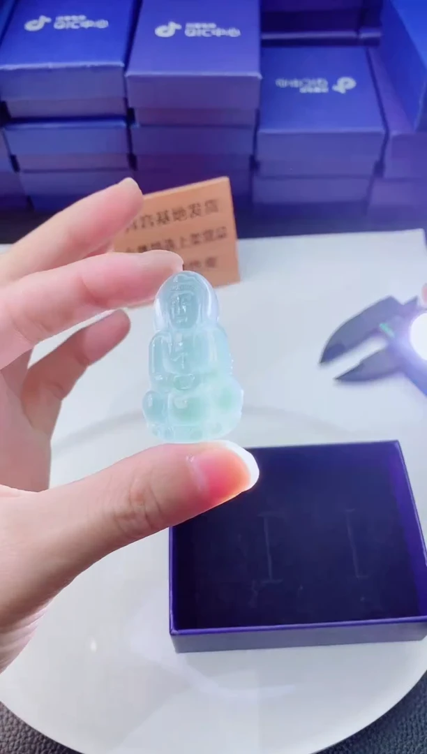 翡翠未镶嵌颈饰         `