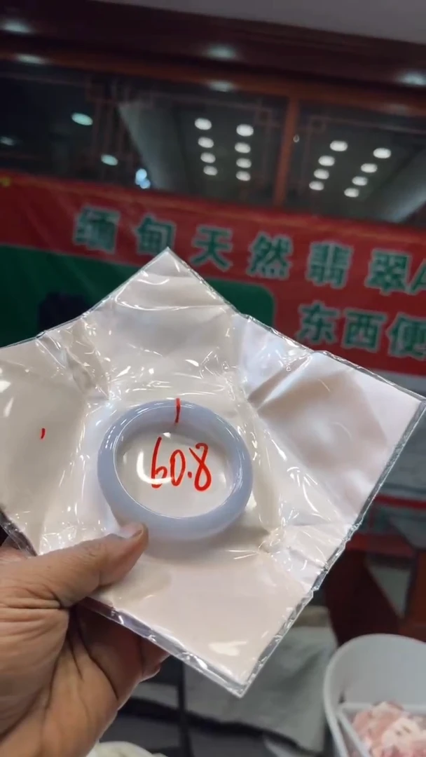 未镶嵌手镯翡翠手镯包容价