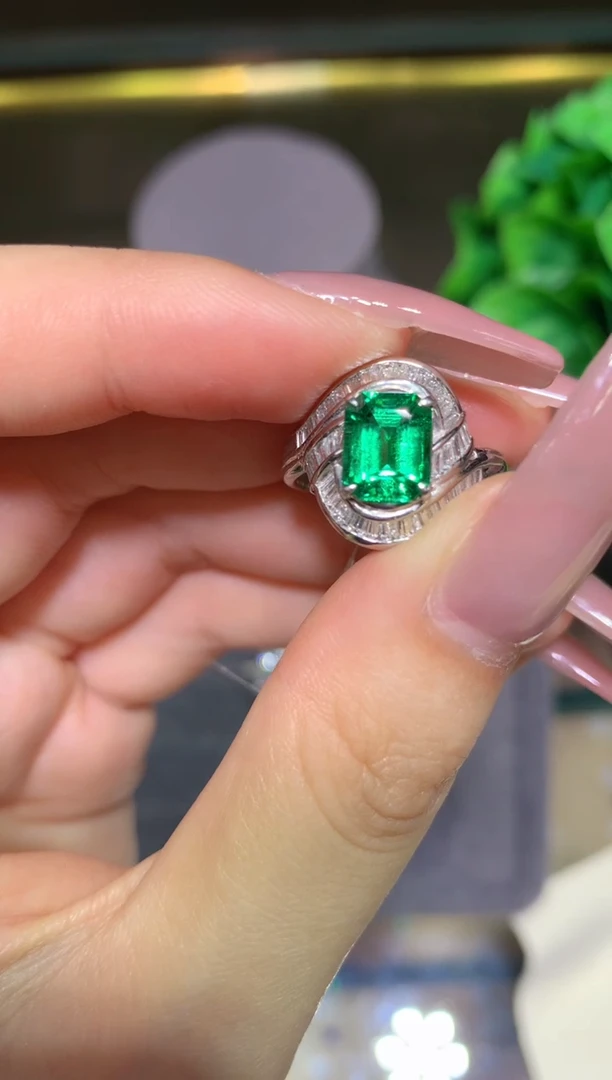 铂Pt900镶嵌戒指祖母绿1.66CT