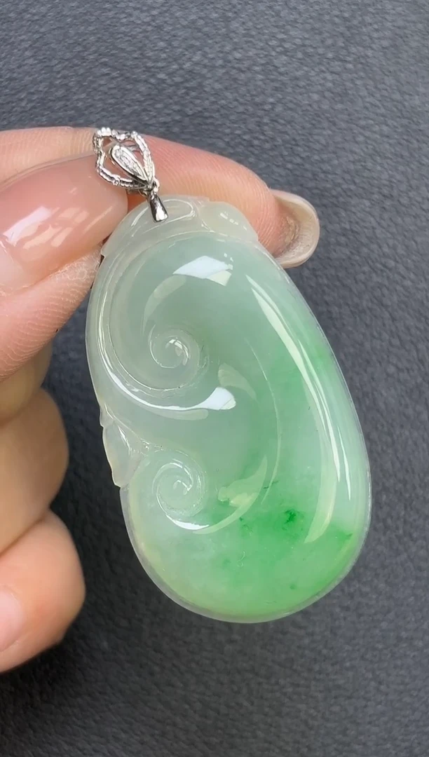 颈饰18K金镶嵌翡翠如意