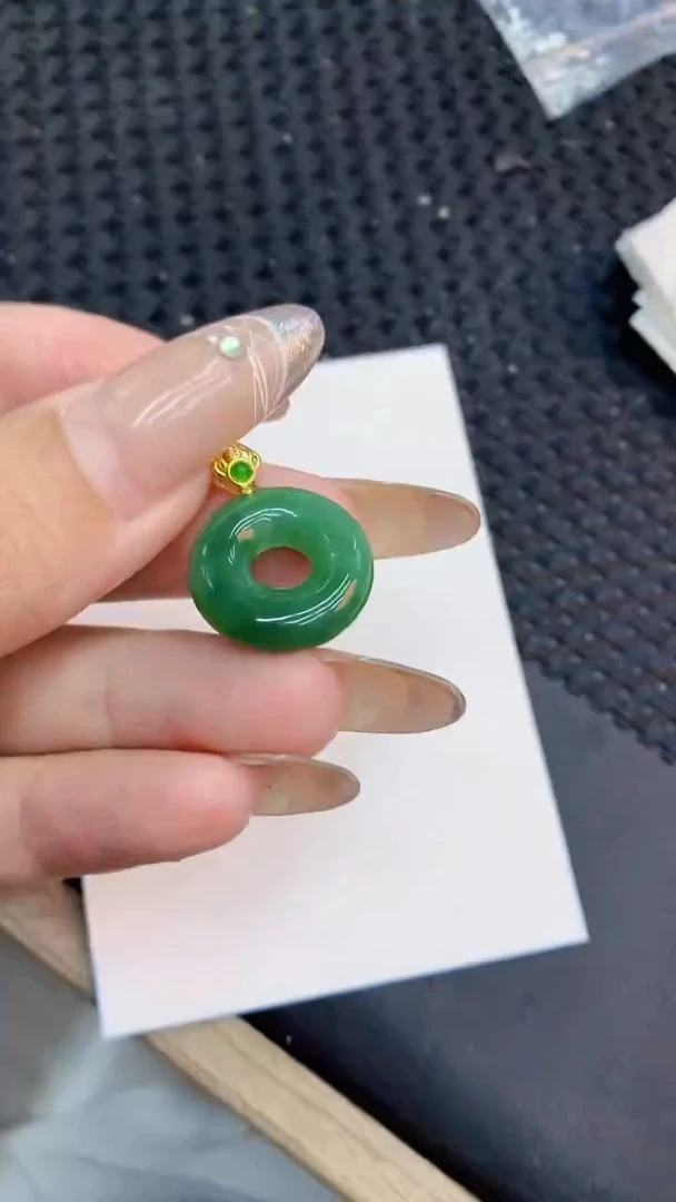颈饰未镶嵌翡翠1