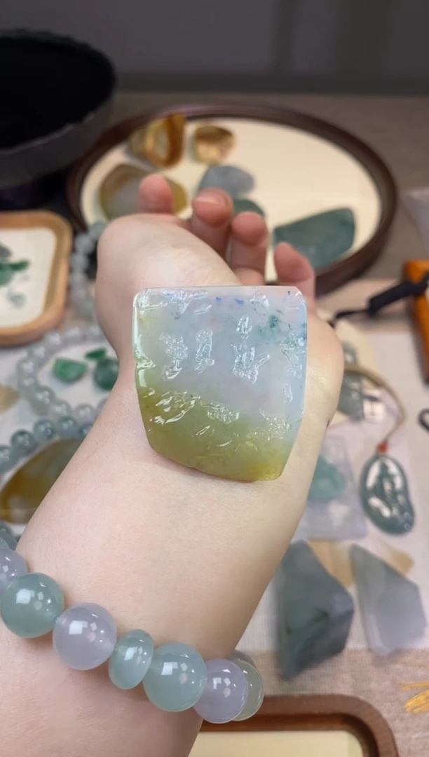 定制翡翠未镶嵌飘花冰黄翡