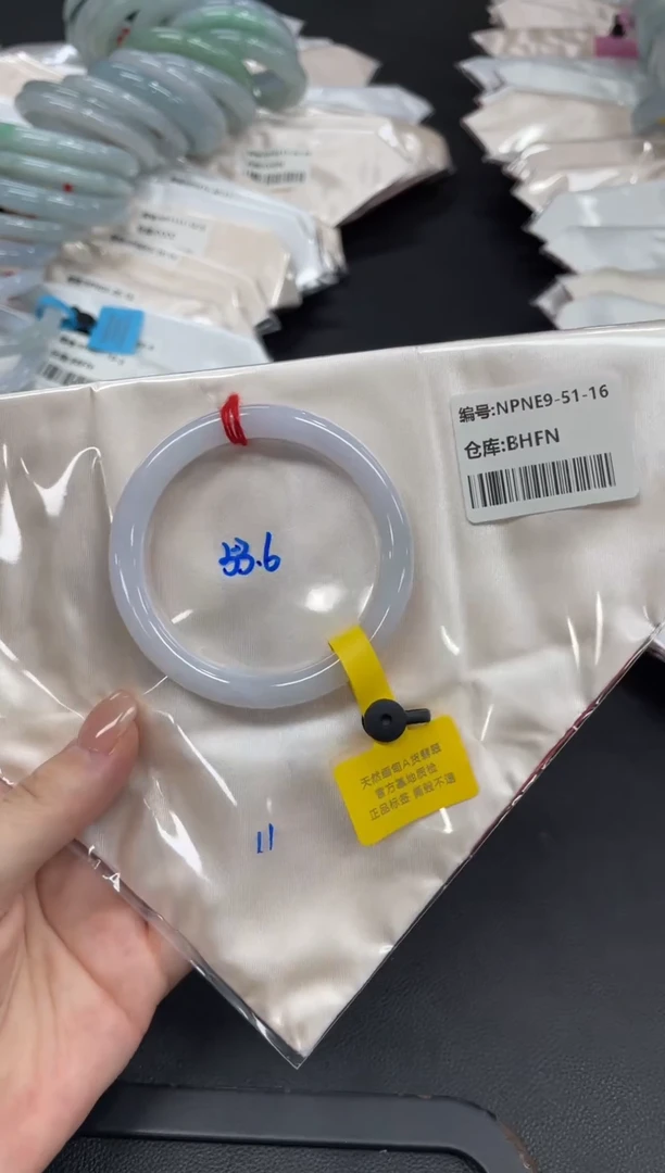 未镶嵌手镯翡翠翡翠手镯