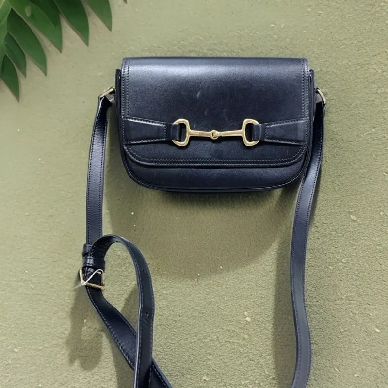 95新 Celine/思琳  黑色马衔扣斜挎包 1880 5435