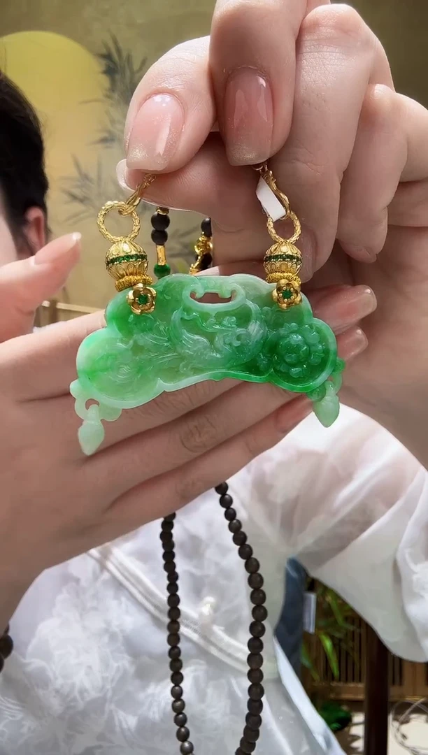 颈饰未镶嵌翡翠吊坠