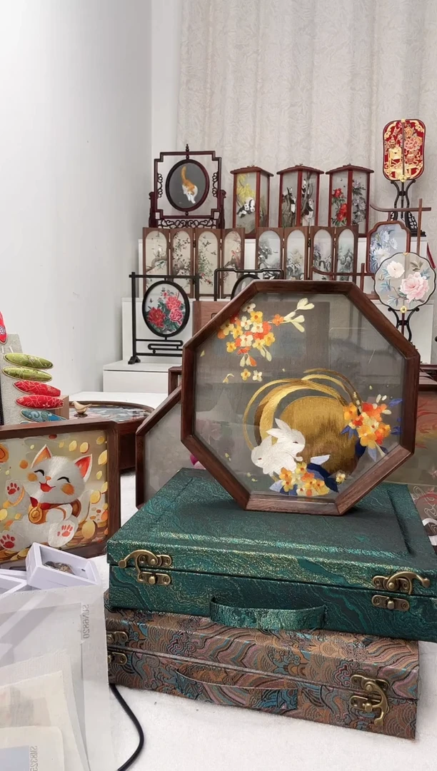 扇子苏绣作品手工摆台