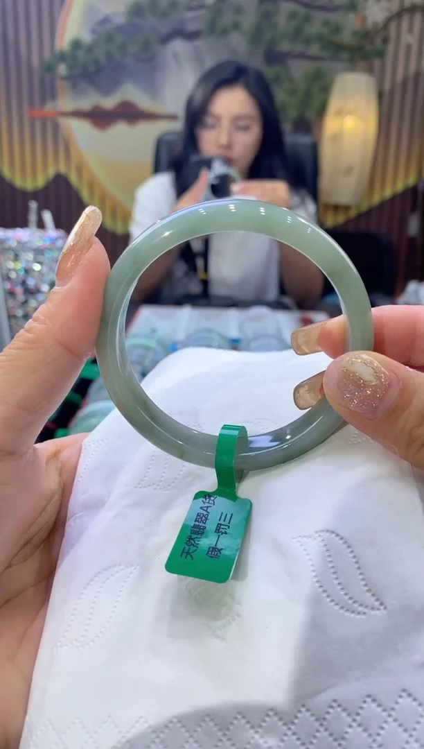 翡翠手镯未镶嵌多人07361