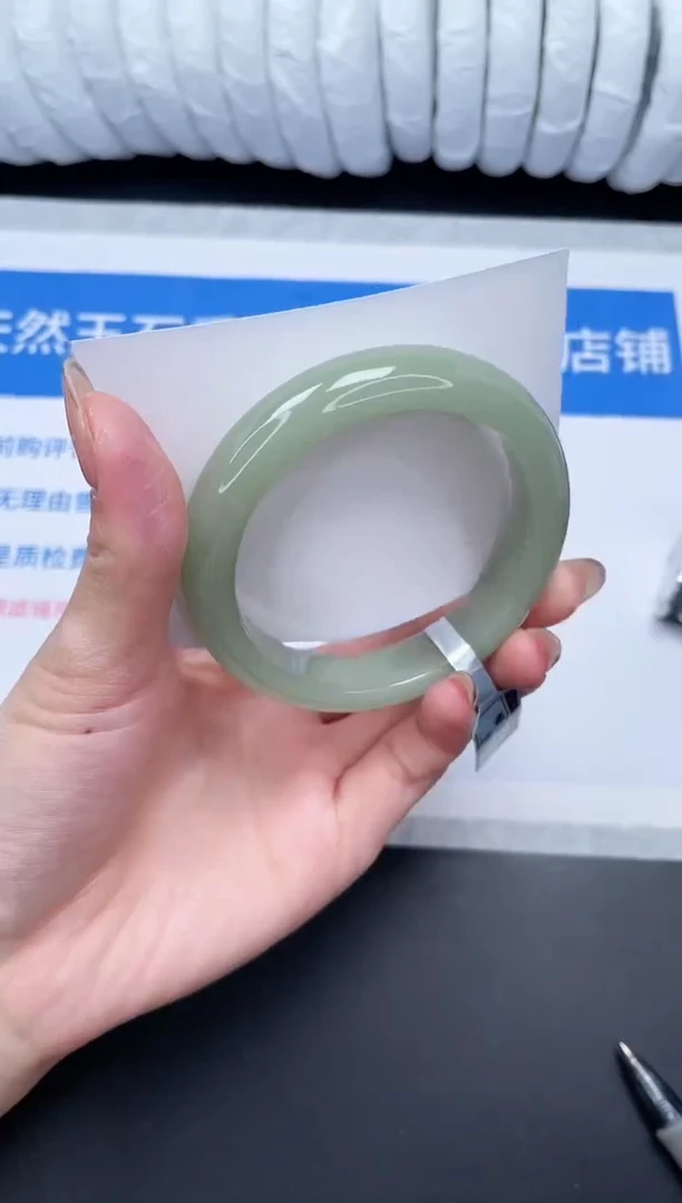 未镶嵌手镯石英质玉150-57.6D