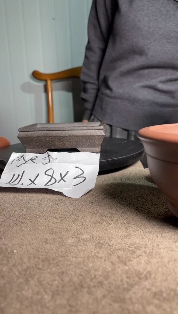 A宜兴紫砂小花盆