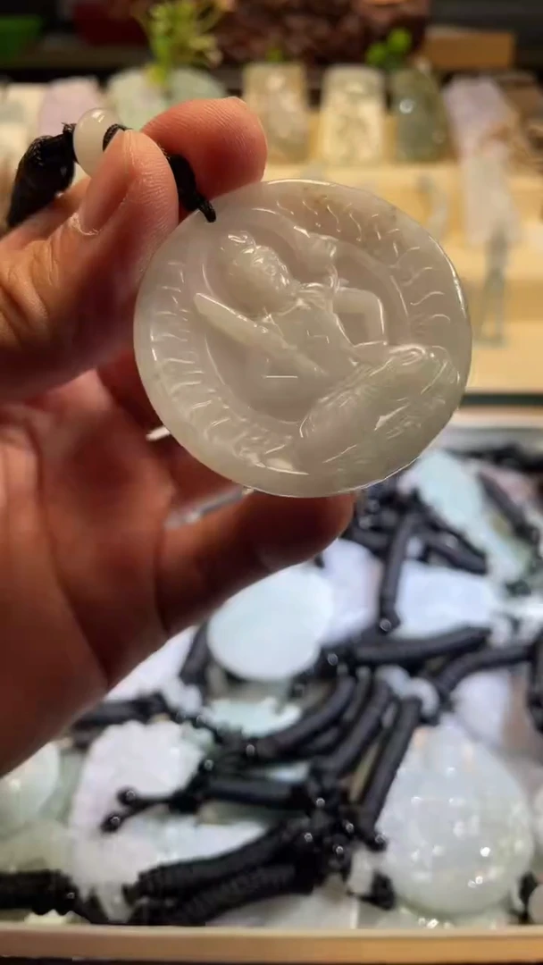 翡翠未镶嵌颈饰7/07/037