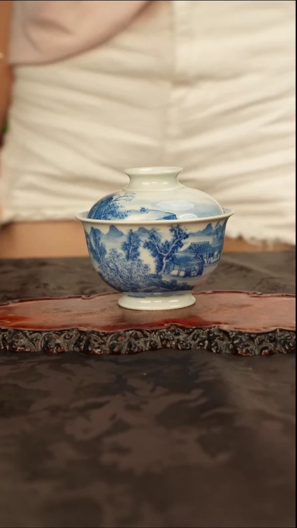 谢凯 青花手绘山水盖碗