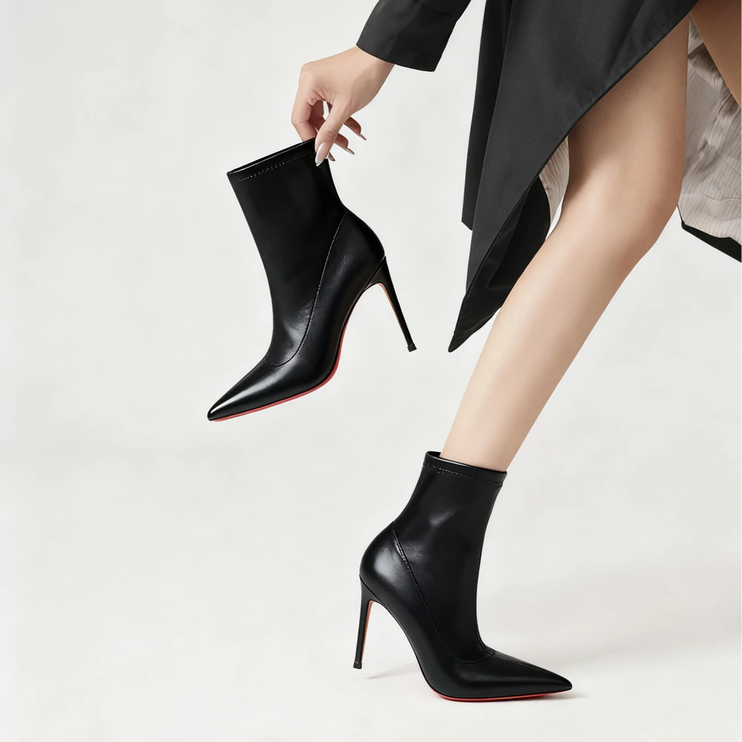 弹力靴女2025新款秋冬季短靴尖头细跟红底靴子洋气百搭绝美高跟鞋