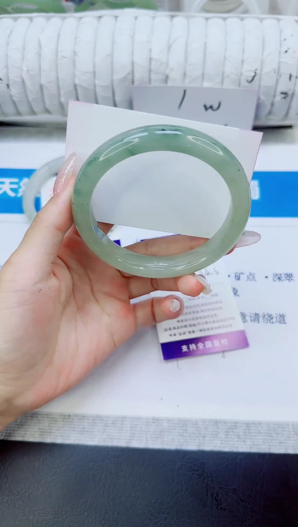 未镶嵌手镯石英质玉104/64.3