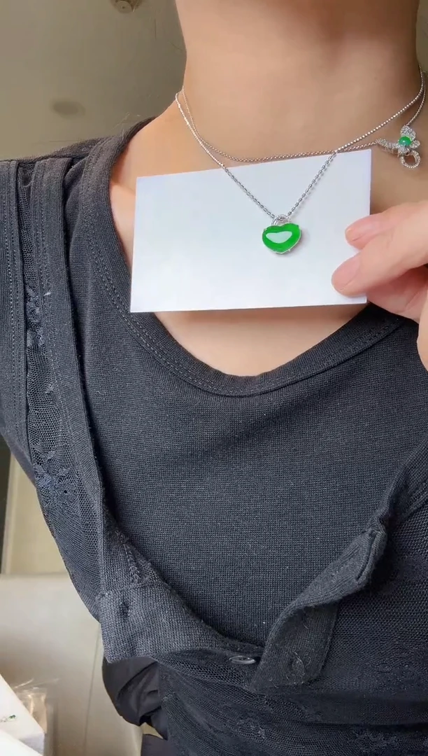 【闪购商品】翡翠吊坠(不含链)18K金镶嵌天然翡翠吊坠