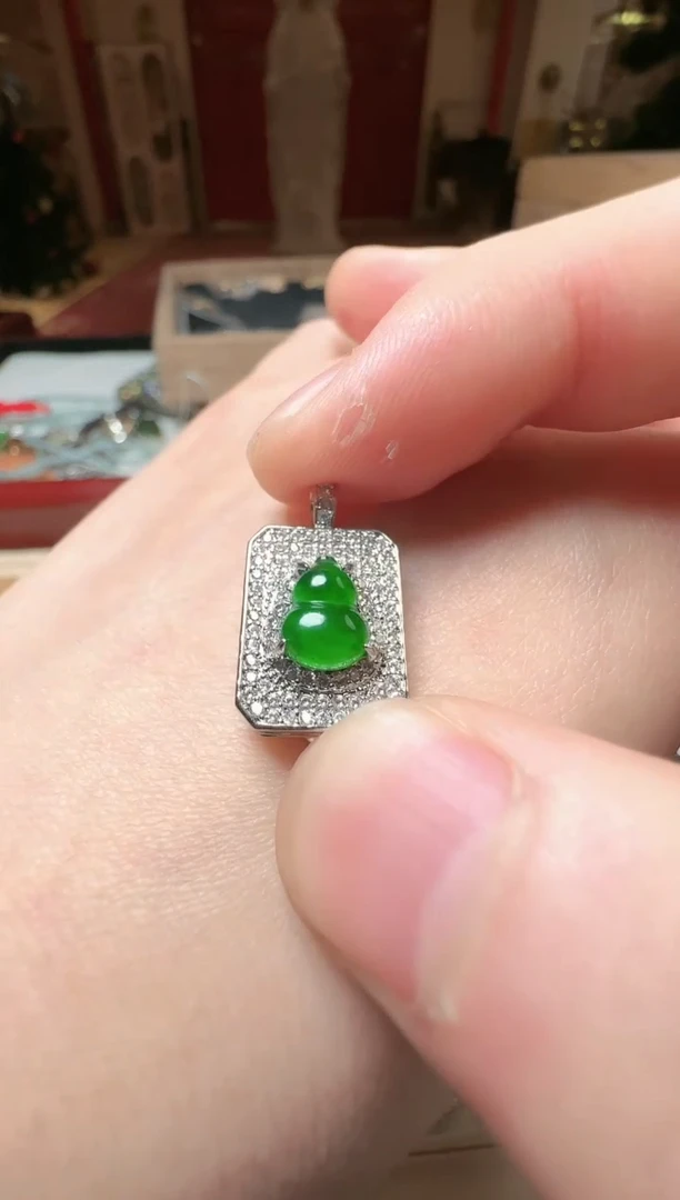 【闪购商品】翡翠吊坠(不含链)未镶嵌翡翠