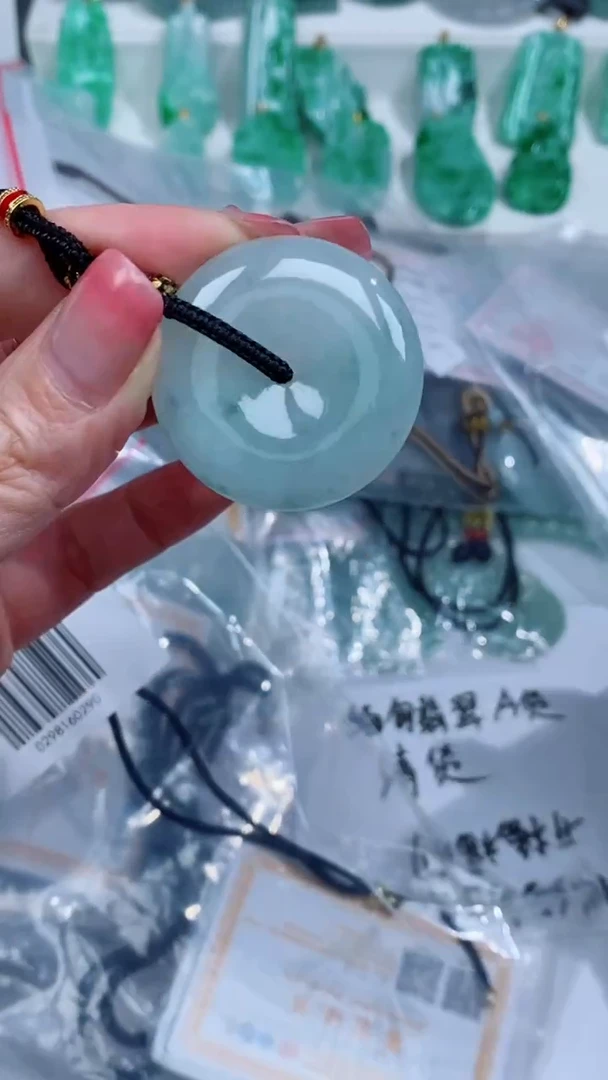 翡翠未镶嵌颈饰吊坠