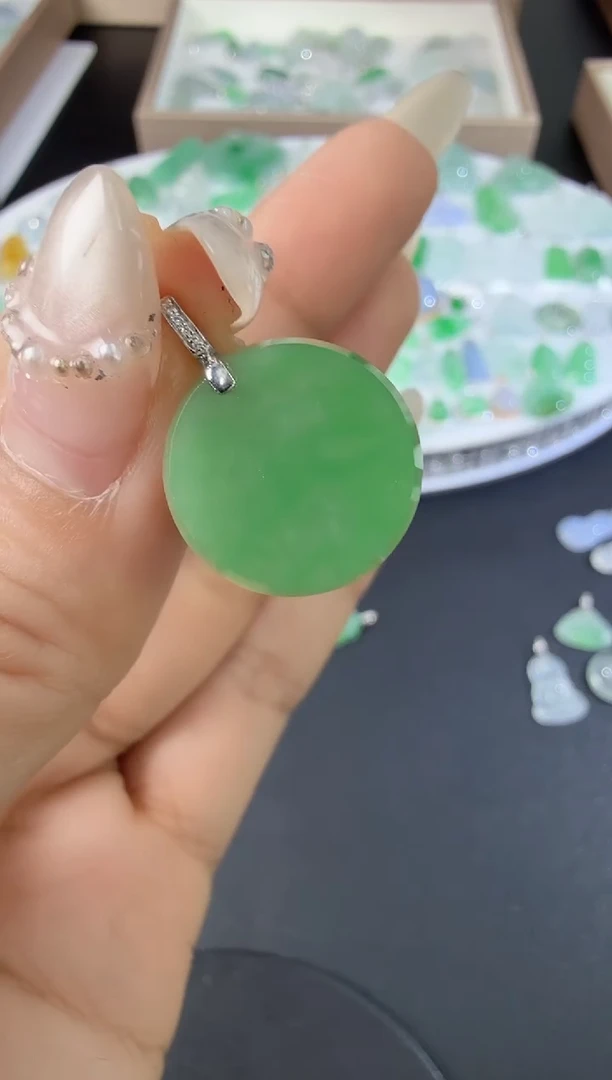 颈饰18K金镶嵌翡翠H1224-1501-626