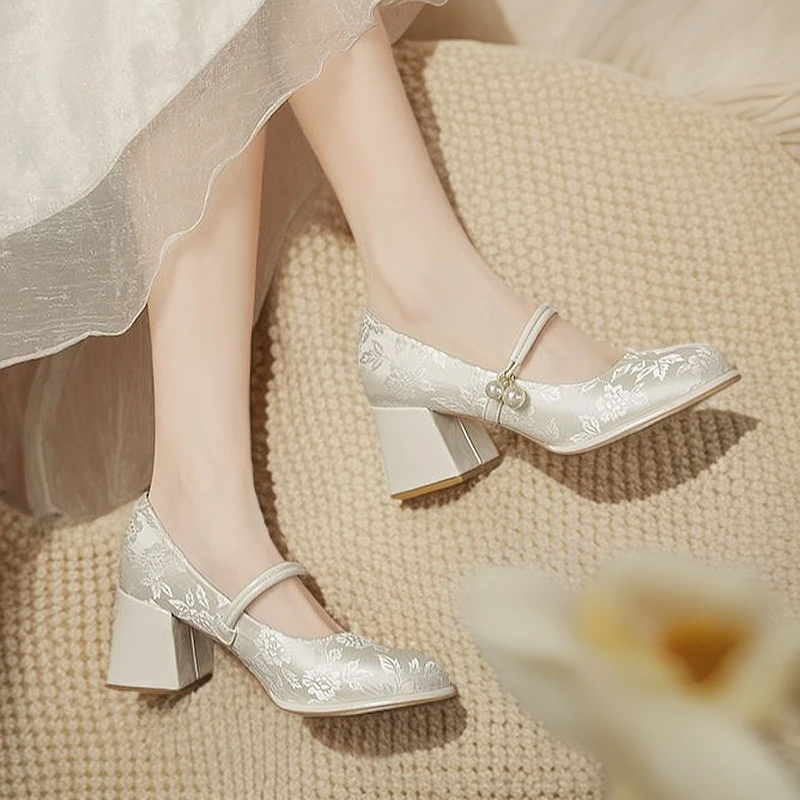 轻便舒适透气浅口单鞋2025新款新中式国风配裙子绣花粗跟高跟鞋