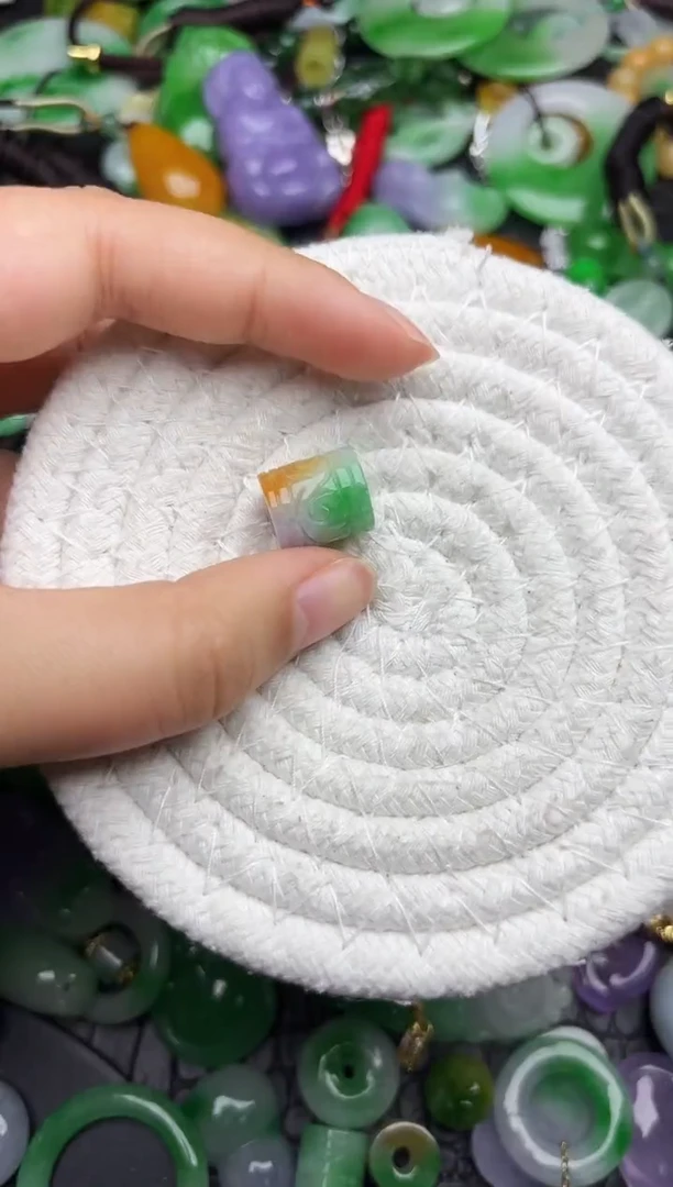 颈饰未镶嵌翡翠缅甸翡翠吊坠