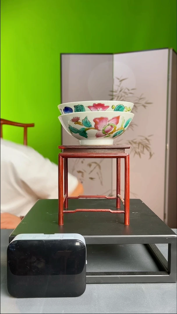 工艺品粉彩小碗两只