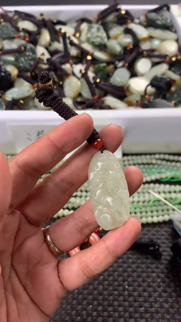 【闪购商品】和田玉颈饰未镶嵌多样性发货没有证书拍一发一有瑕