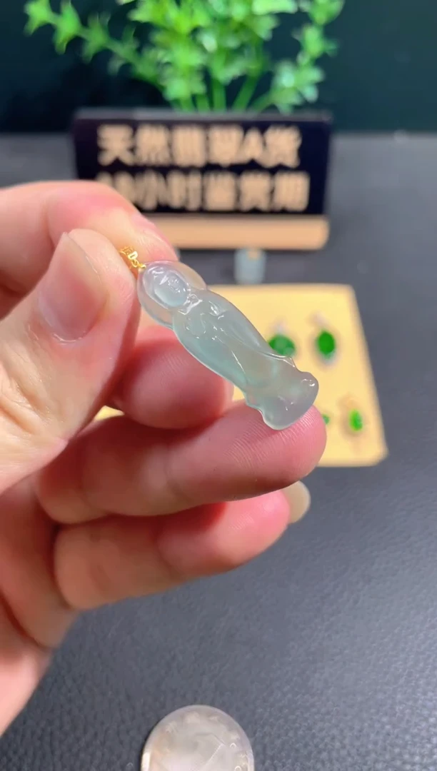 翡翠18K金镶嵌颈饰翡翠