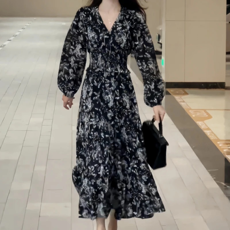 碎花连衣裙早秋时尚收腰显瘦气质法式V领长裙轻奢高级感过膝长裙