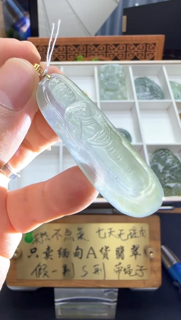翡翠挂件18K金镶嵌A货翡翠多样性孤品