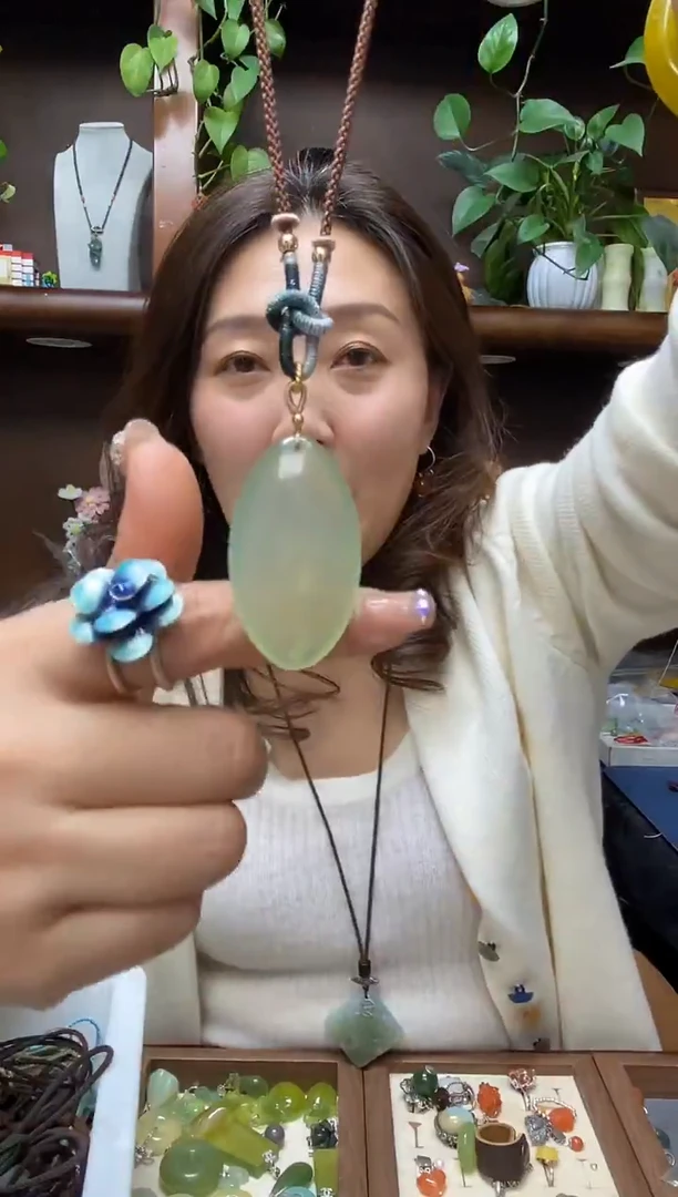 未镶嵌岫玉吊坠.