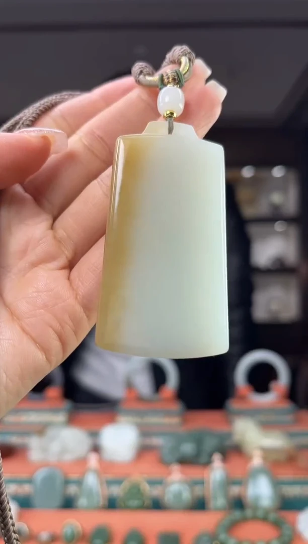 颈饰未镶嵌和田玉佩佩