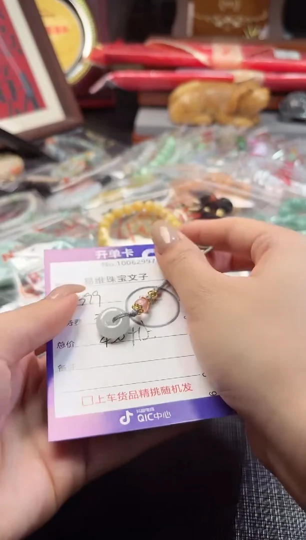 翡翠未镶嵌颈饰100629974