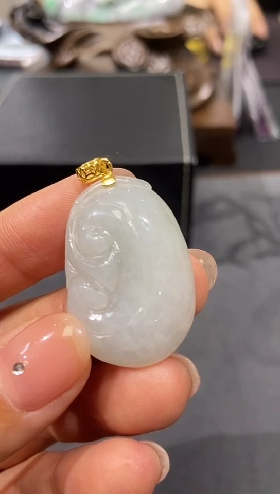 翡翠未镶嵌颈饰小*萝吊坠